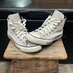 Women’s size 7 light grey suede leather Chuck Taylor Converse Shoes